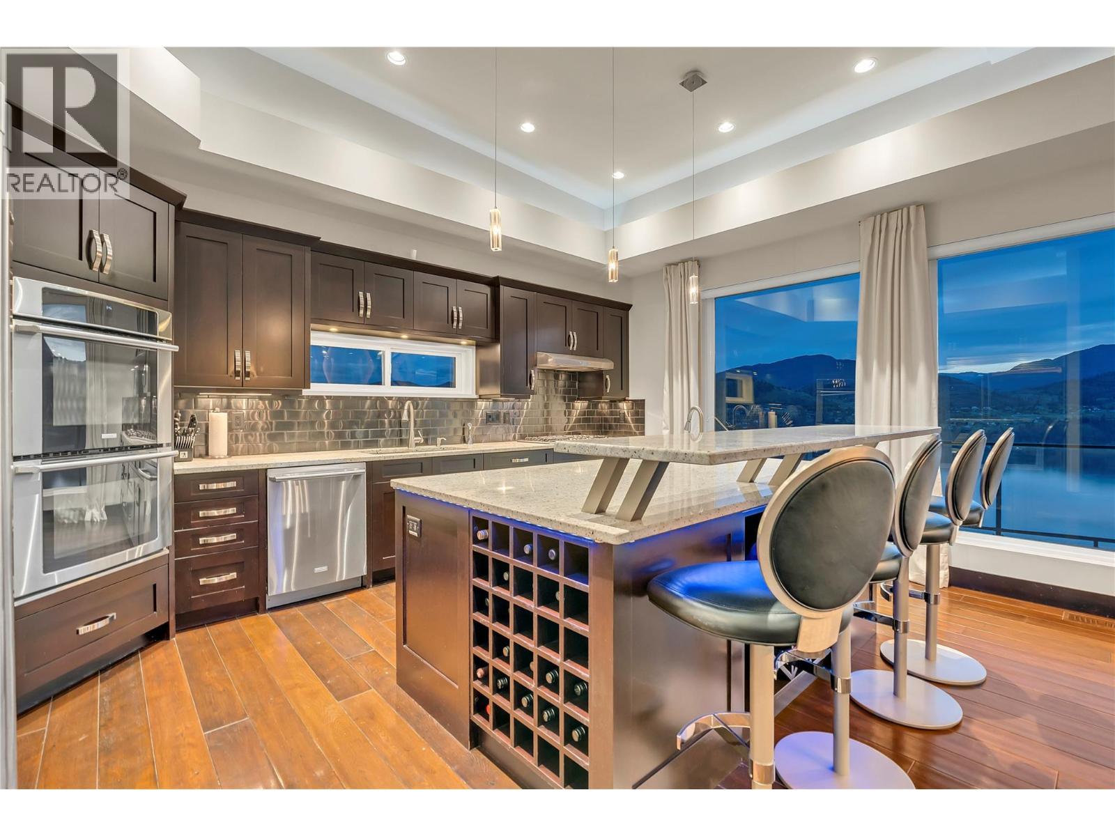 174 Vintage Boulevard, Okanagan Falls, BC - Indoor Photo Showing Kitchen With Upgraded Kitchen
