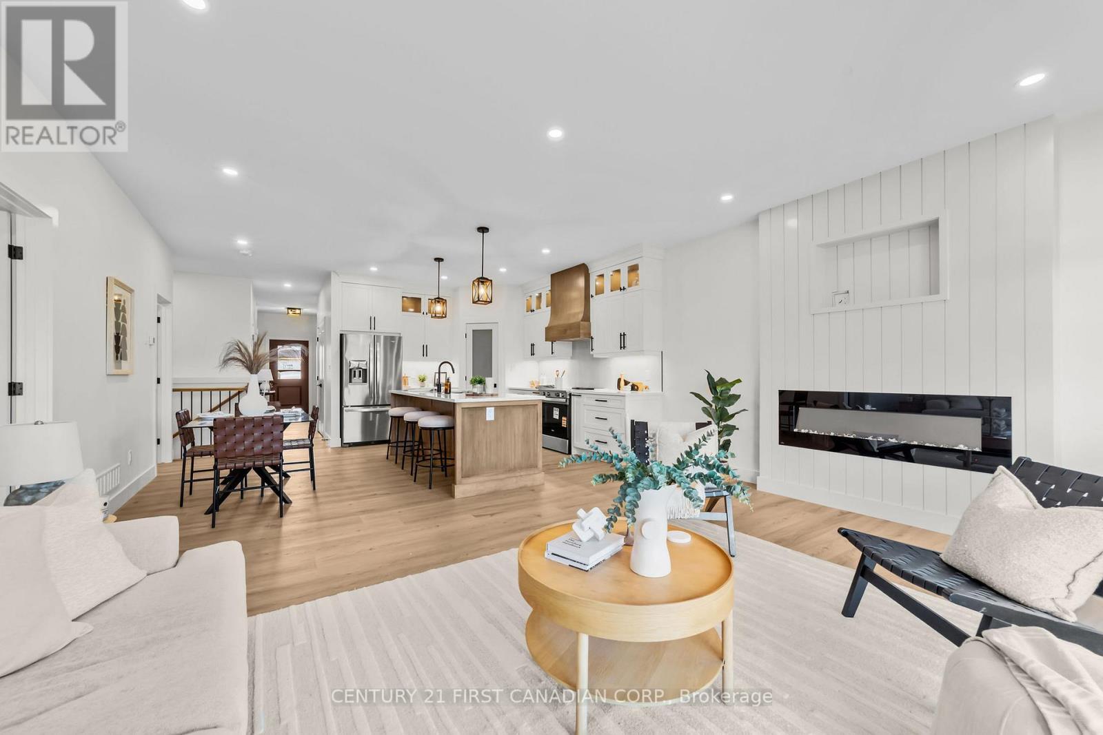 11 Sheldabren Street, North Middlesex (Ailsa Craig), ON - Indoor Photo Showing Living Room With Fireplace