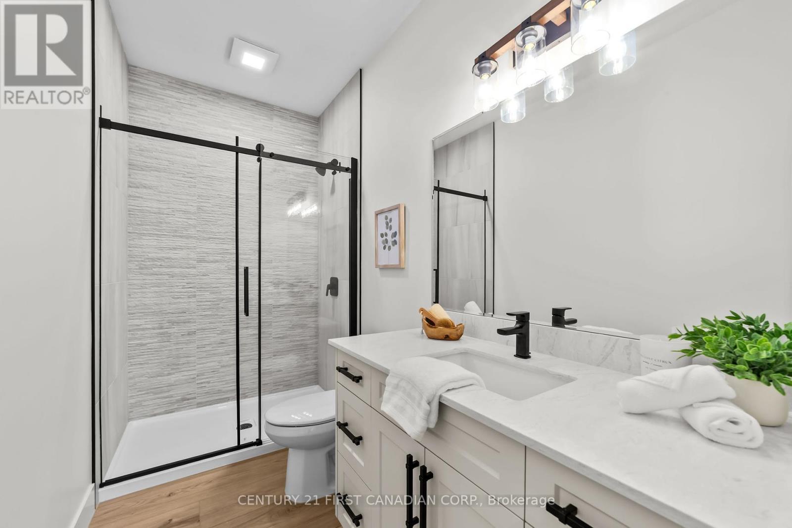 11 Sheldabren Street, North Middlesex (Ailsa Craig), ON - Indoor Photo Showing Bathroom