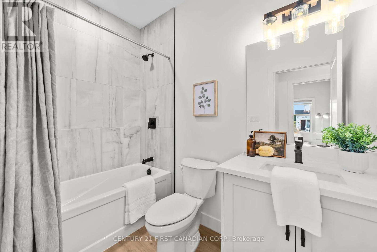 11 Sheldabren Street, North Middlesex (Ailsa Craig), ON - Indoor Photo Showing Bathroom