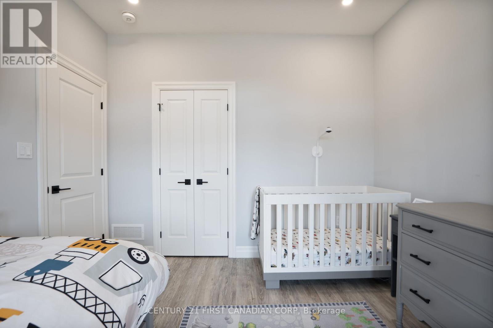 19 - 159 Collins Way, Strathroy-Caradoc (Se), ON - Indoor Photo Showing Bedroom