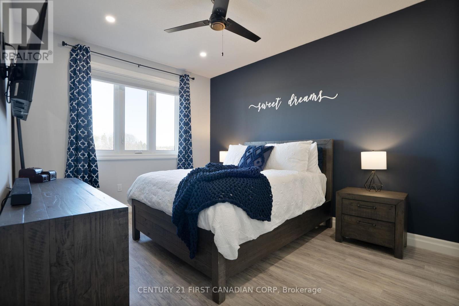 19 - 159 Collins Way, Strathroy-Caradoc (Se), ON - Indoor Photo Showing Bedroom