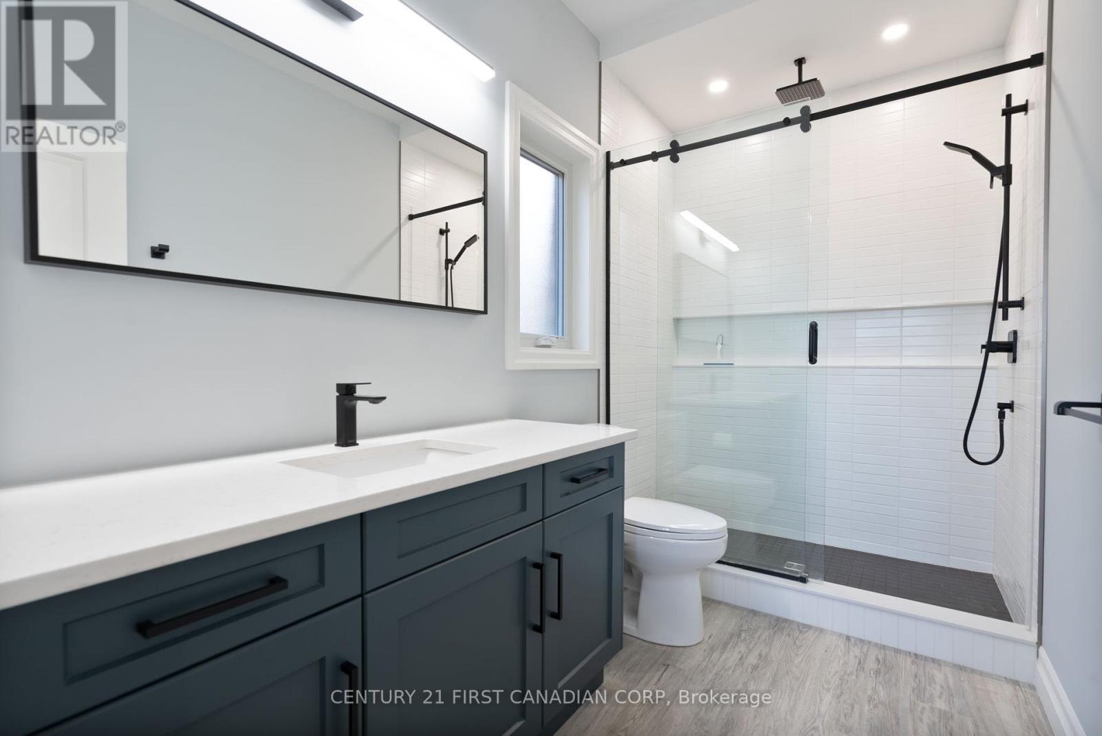 19 - 159 Collins Way, Strathroy-Caradoc (Se), ON - Indoor Photo Showing Bathroom