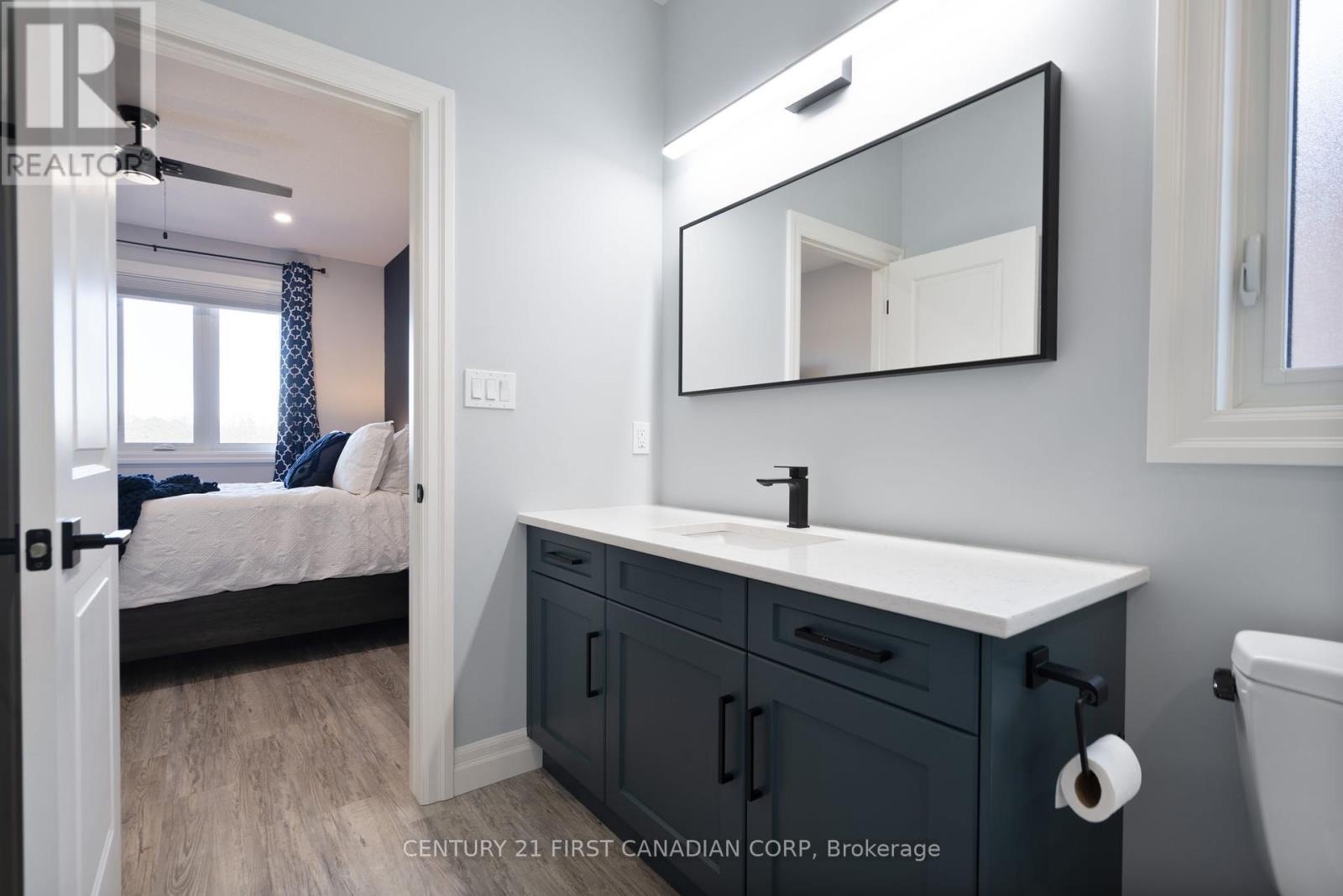 19 - 159 Collins Way, Strathroy-Caradoc (Se), ON - Indoor Photo Showing Bathroom