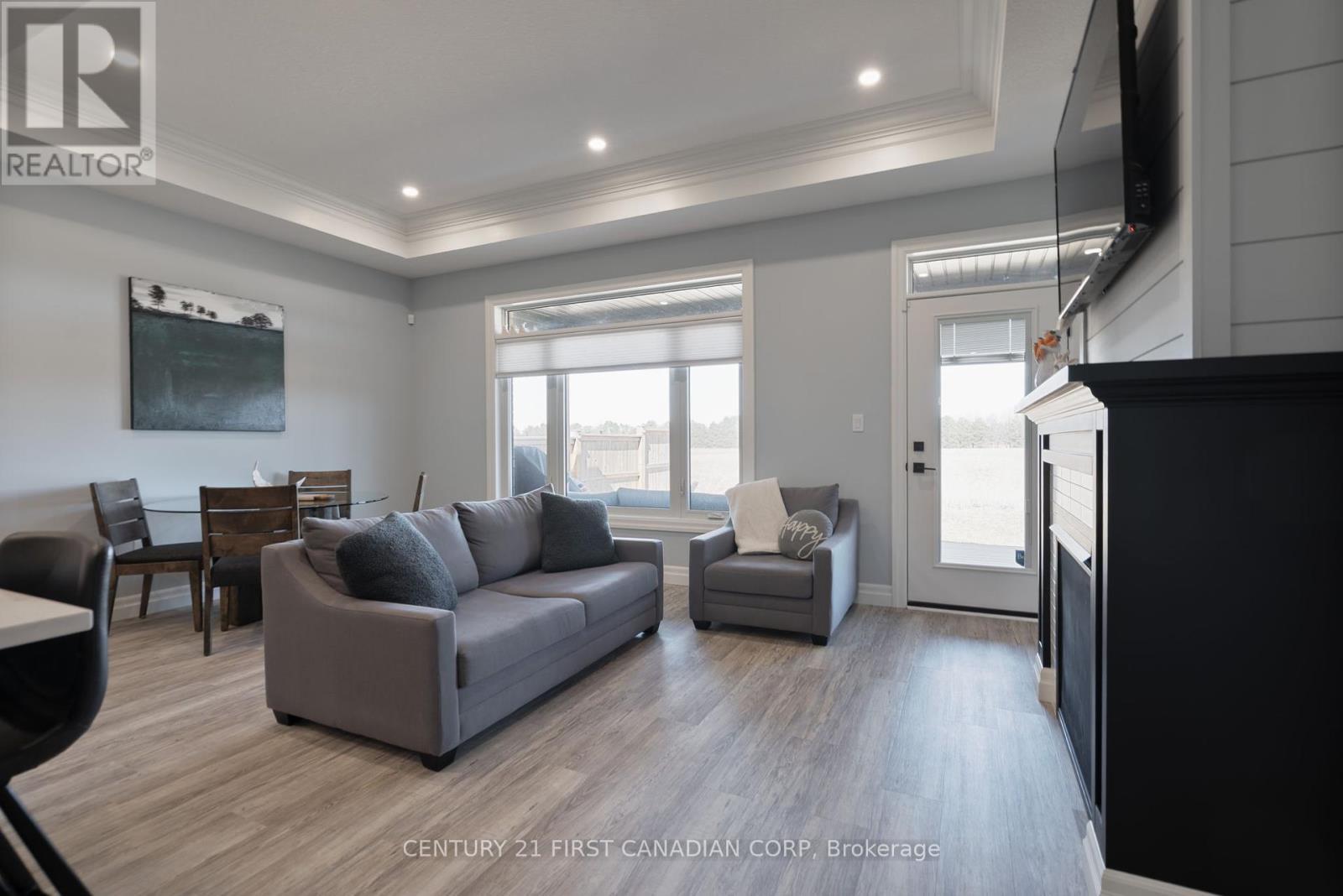 19 - 159 Collins Way, Strathroy-Caradoc (Se), ON - Indoor Photo Showing Living Room