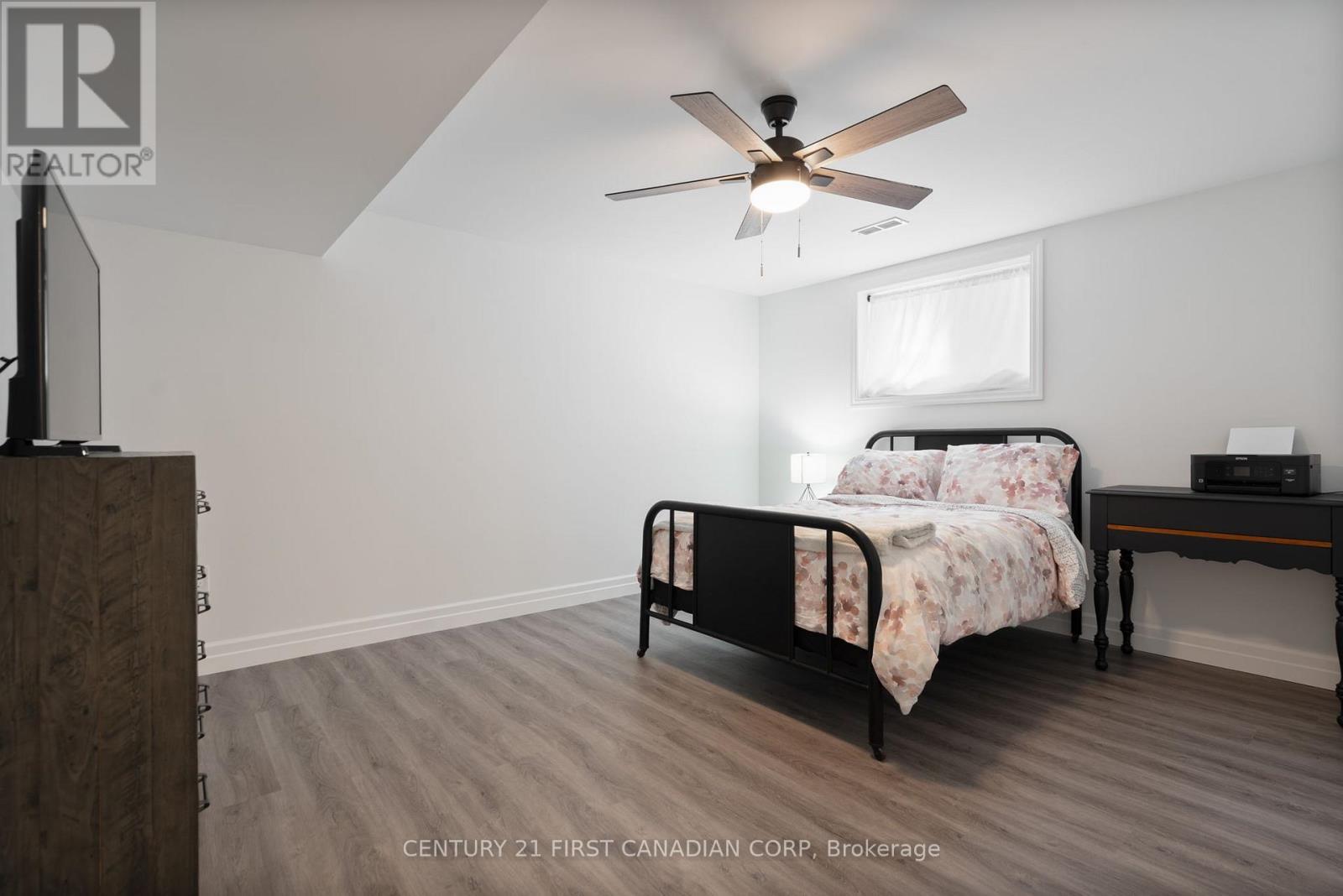 19 - 159 Collins Way, Strathroy-Caradoc (Se), ON - Indoor Photo Showing Bedroom