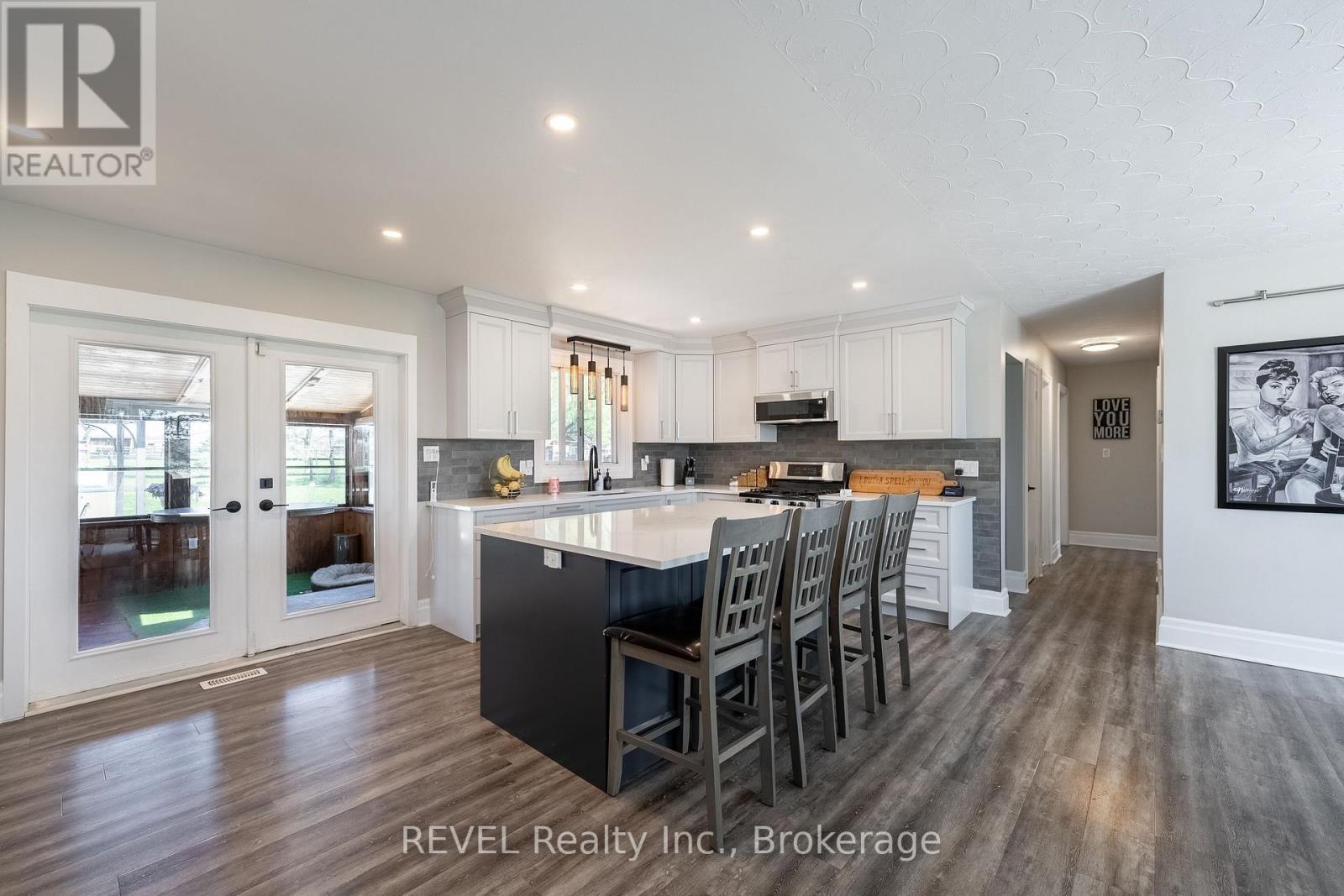 350 Kemp Road W, Grimsby (Grimsby Escarpment), ON - Indoor