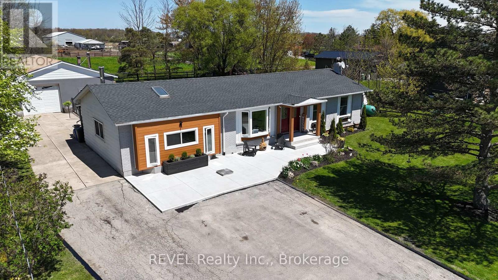 350 Kemp Road W, Grimsby (Grimsby Escarpment), ON - Outdoor With Deck Patio Veranda