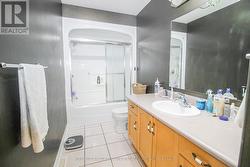 Main Floor Bathroom - 4pc -