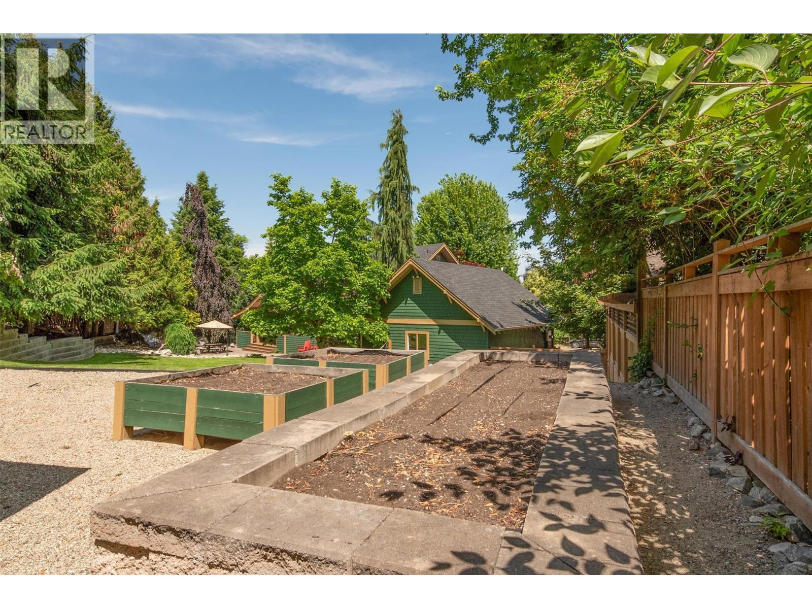 5127 Luckett Court, Kelowna, BC - Outdoor