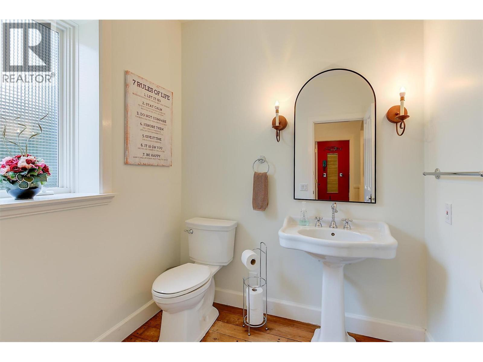 Powder room - 5127 Luckett Court, Kelowna, BC - Indoor Photo Showing Bathroom