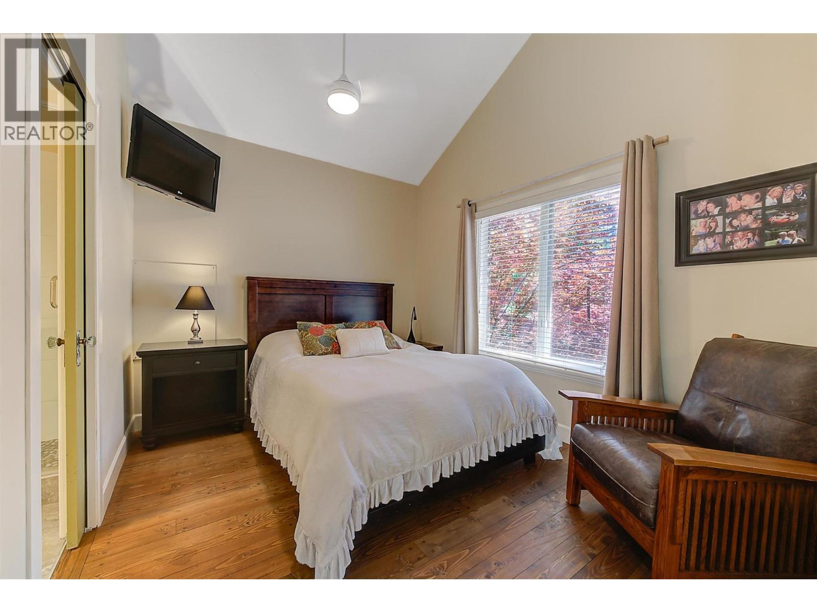 5127 Luckett Court, Kelowna, BC - Indoor Photo Showing Bedroom