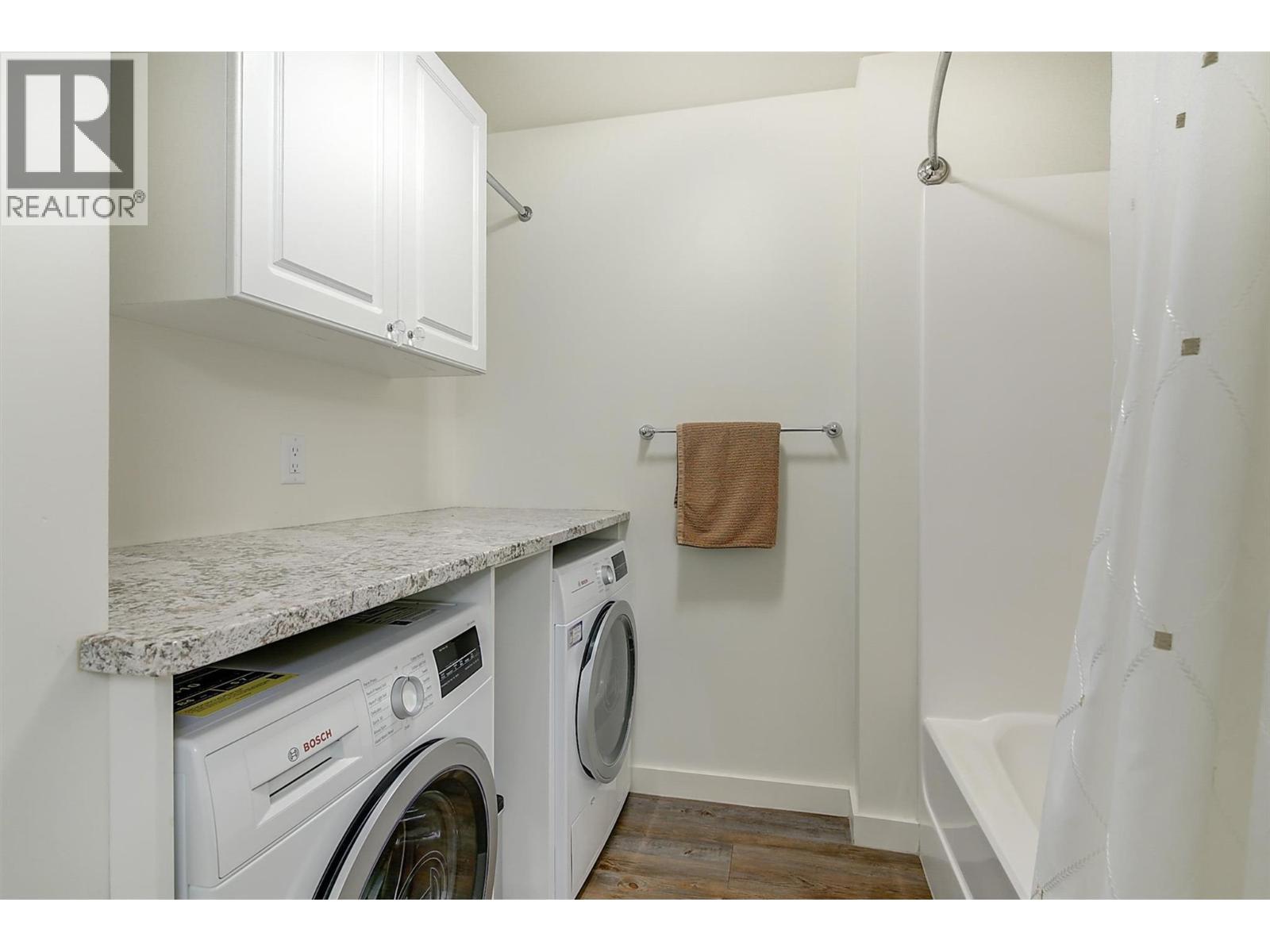 5127 Luckett Court, Kelowna, BC - Indoor Photo Showing Laundry Room