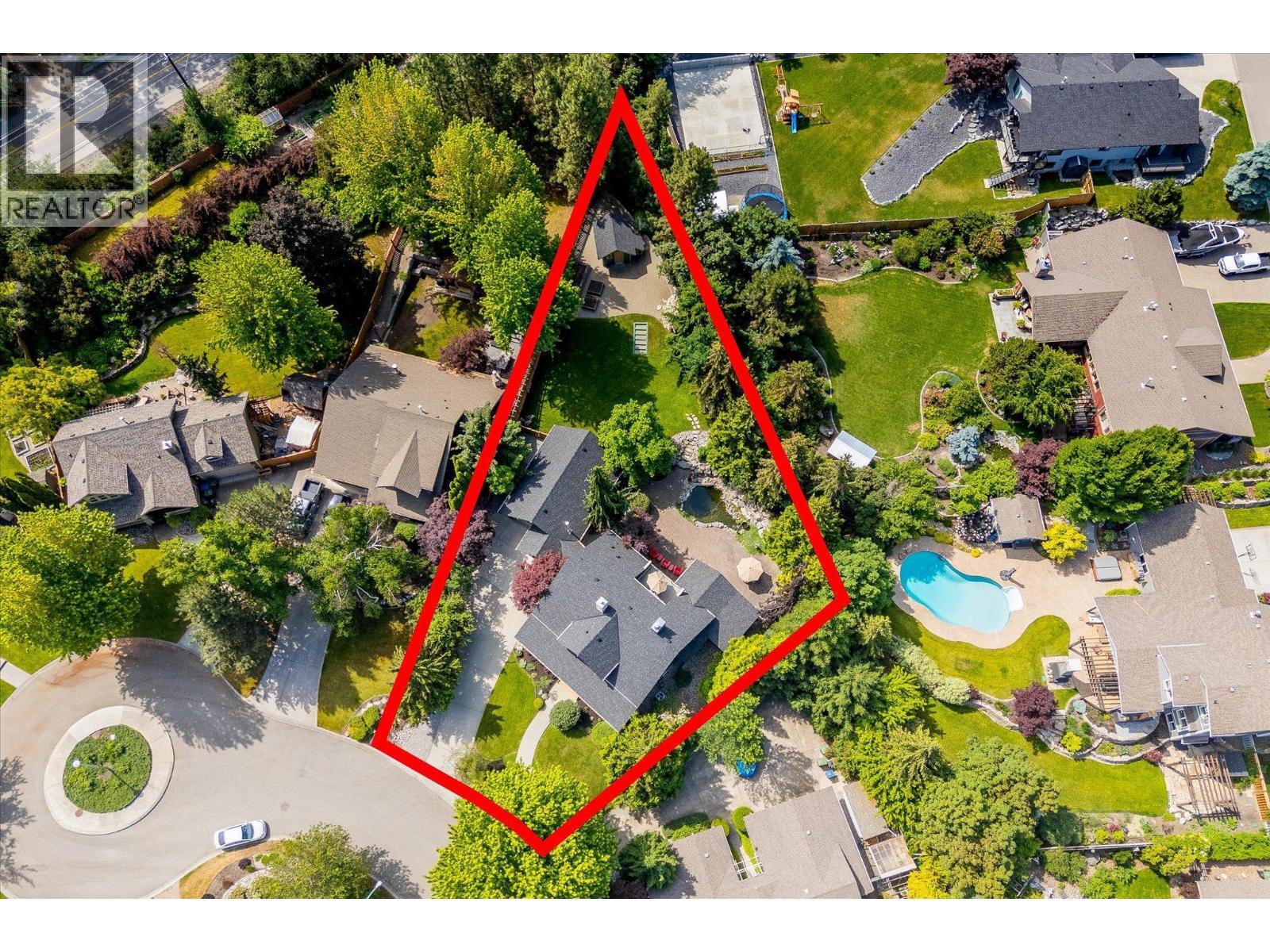 0.41 acre on cul de sac and short stroll to Okanagan lake - 5127 Luckett Court, Kelowna, BC - Outdoor With View
