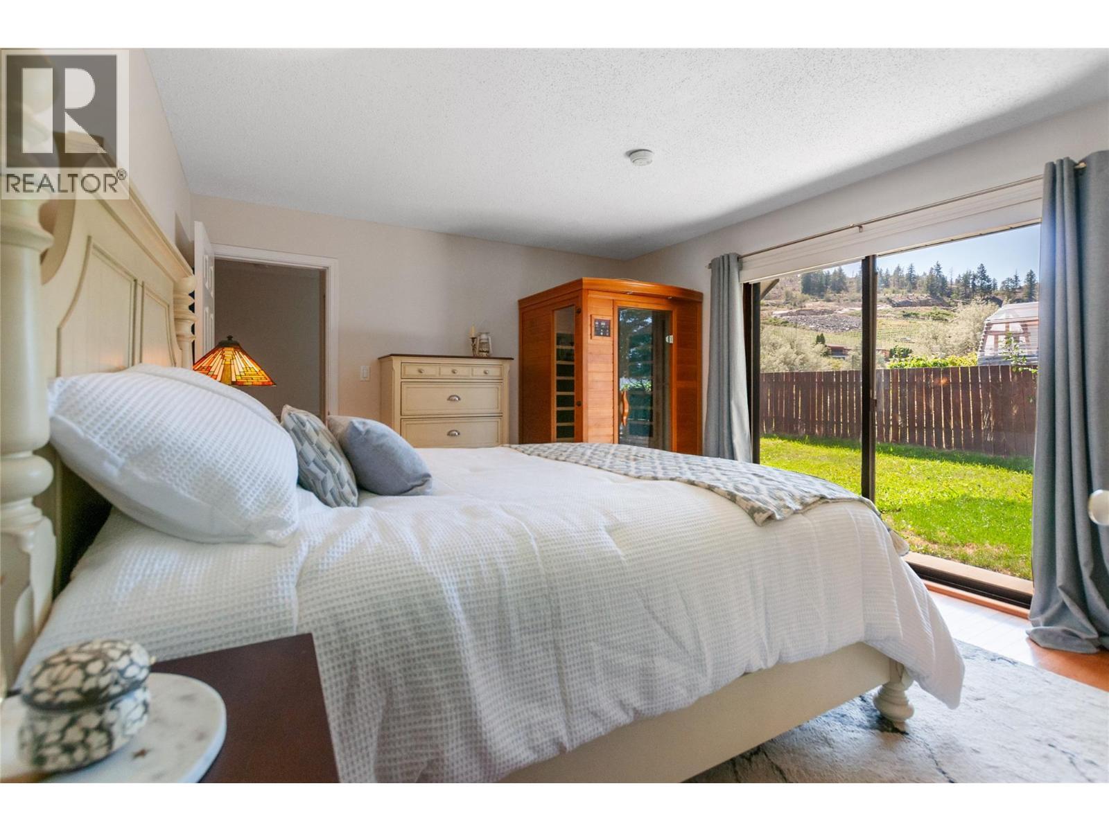 3575 Valleyview Road, Penticton, BC - Indoor Photo Showing Bedroom