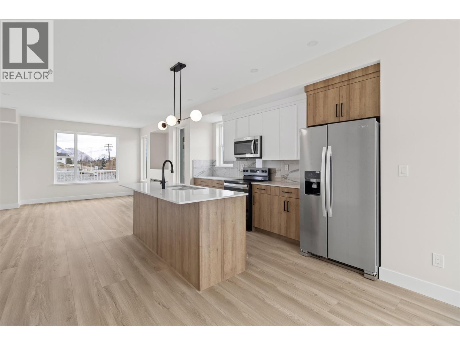 2686 Tranquille Road Unit# 118, Kamloops, BC - Indoor Photo Showing Kitchen With Upgraded Kitchen