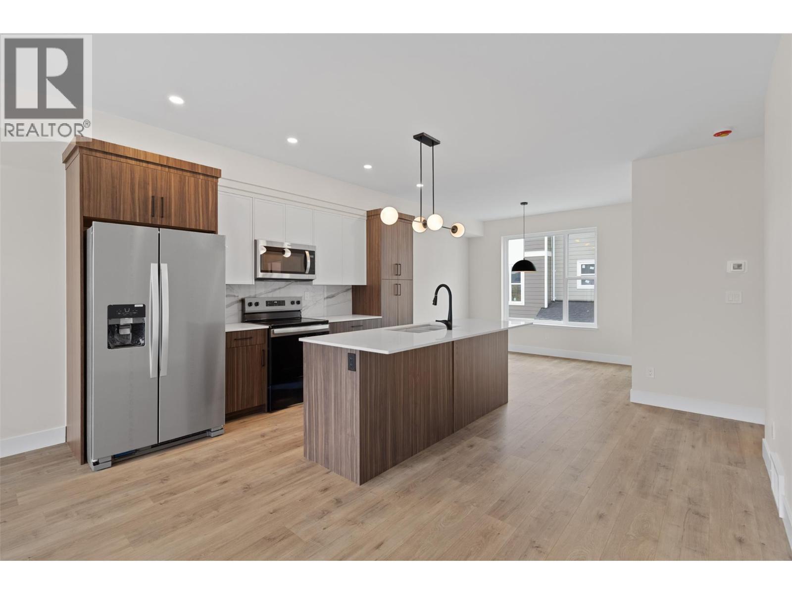 2686 Tranquille Road Unit# 118, Kamloops, BC - Indoor Photo Showing Kitchen With Upgraded Kitchen