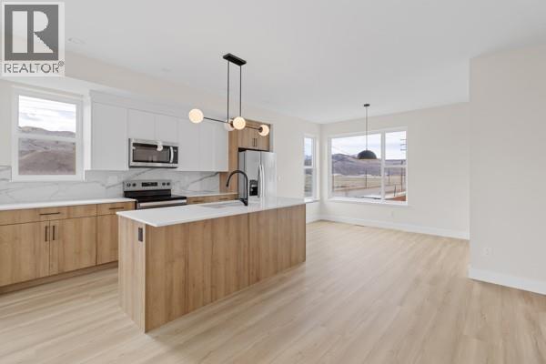 2686 Tranquille Road Unit# 118, Kamloops, BC - Indoor Photo Showing Kitchen With Upgraded Kitchen