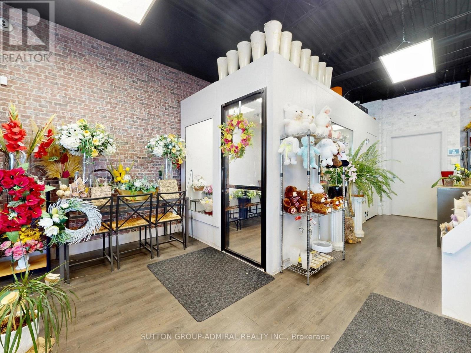 5731 Hwy 7, Vaughan, ON