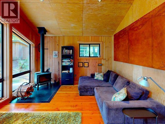 1590/94 Vancouver Blvd, Savary Island, BC - Indoor Photo Showing Living Room