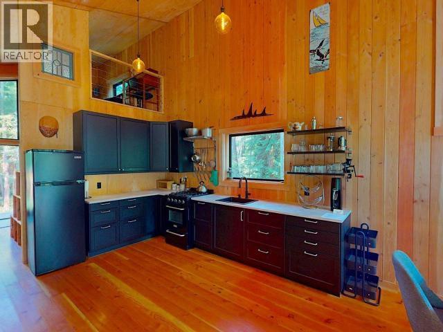 1590/94 Vancouver Blvd, Savary Island, BC - Indoor Photo Showing Kitchen