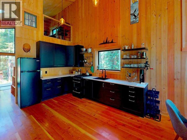 1590/94 Vancouver Blvd, Savary Island, BC - Indoor Photo Showing Kitchen