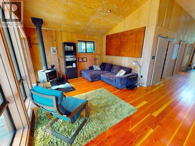 1590/94 Vancouver Blvd, Savary Island, BC - Indoor Photo Showing Living Room