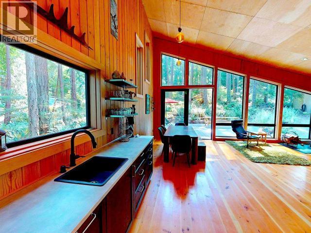 1590/94 Vancouver Blvd, Savary Island, BC - Indoor Photo Showing Other Room