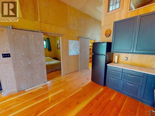 1590/94 Vancouver Blvd, Savary Island, BC - Indoor Photo Showing Kitchen