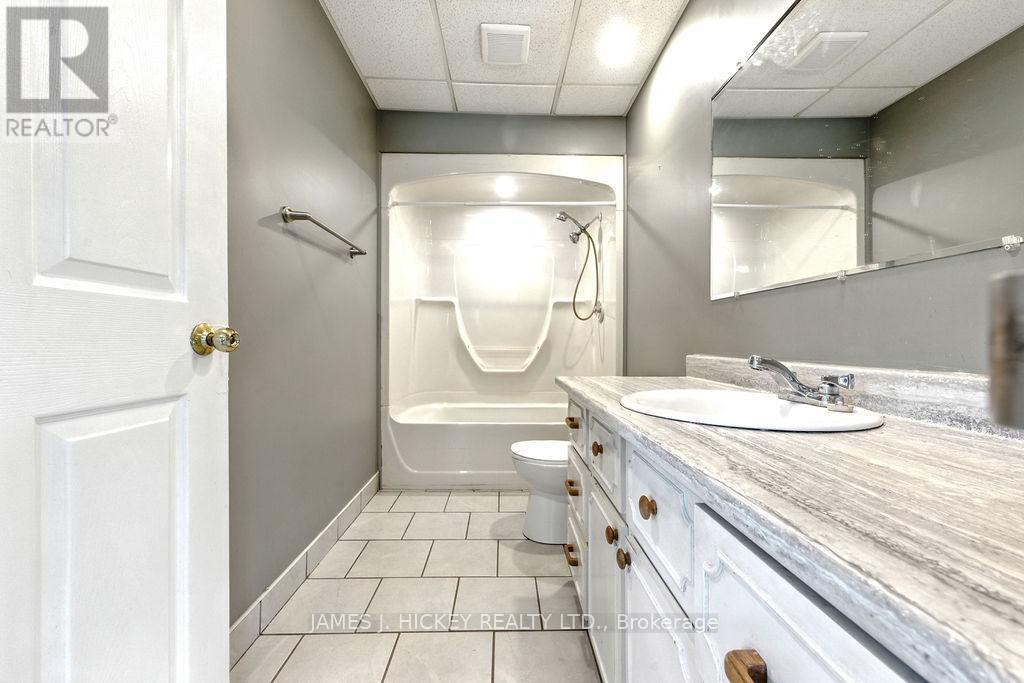 37335 Highway 17 Highway, Laurentian Hills, ON - Indoor Photo Showing Bathroom