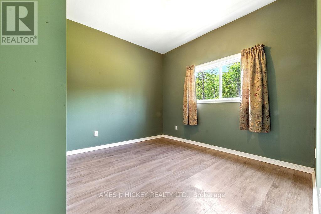 37335 Highway 17 Highway, Laurentian Hills, ON - Indoor Photo Showing Other Room