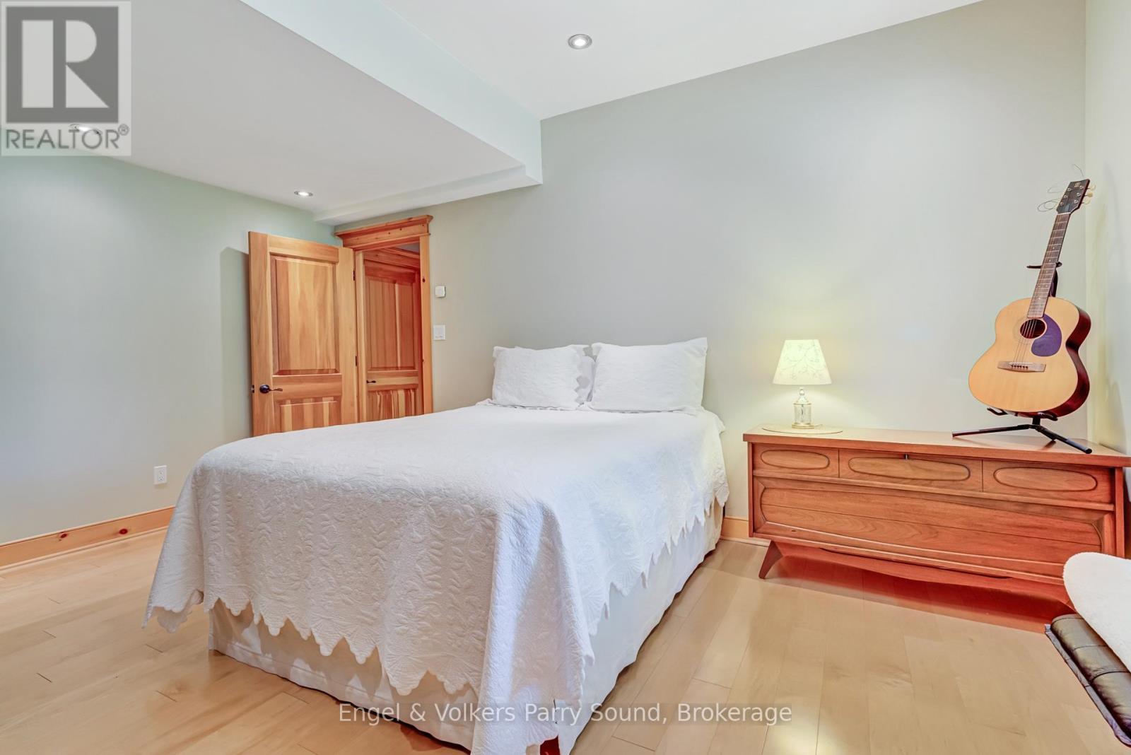 35 Shakell Road, Whitestone (Dunchurch), ON - Indoor Photo Showing Bedroom