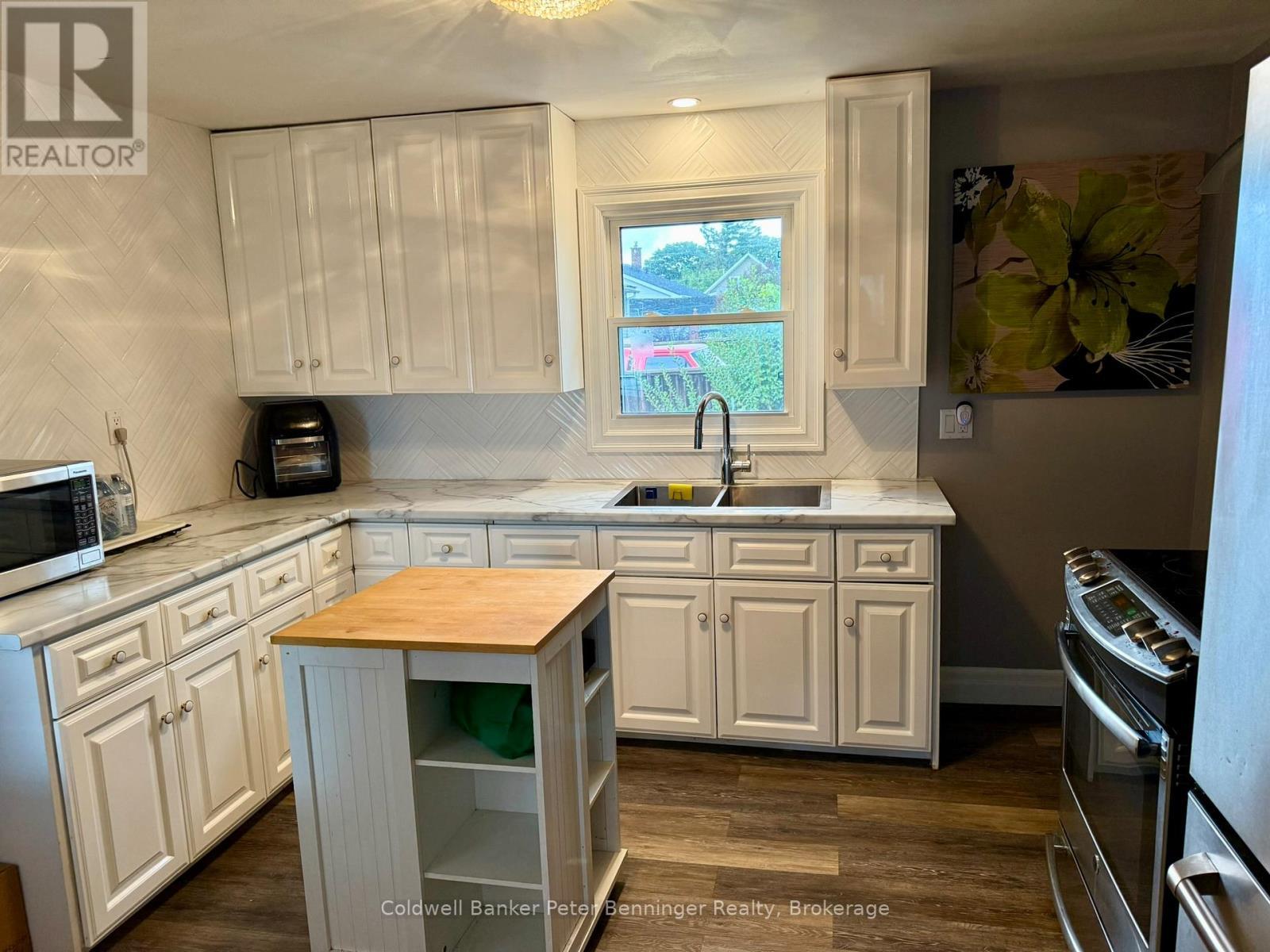 Kitchen - 582 9Th Street, Hanover, ON - Indoor Photo Showing Kitchen