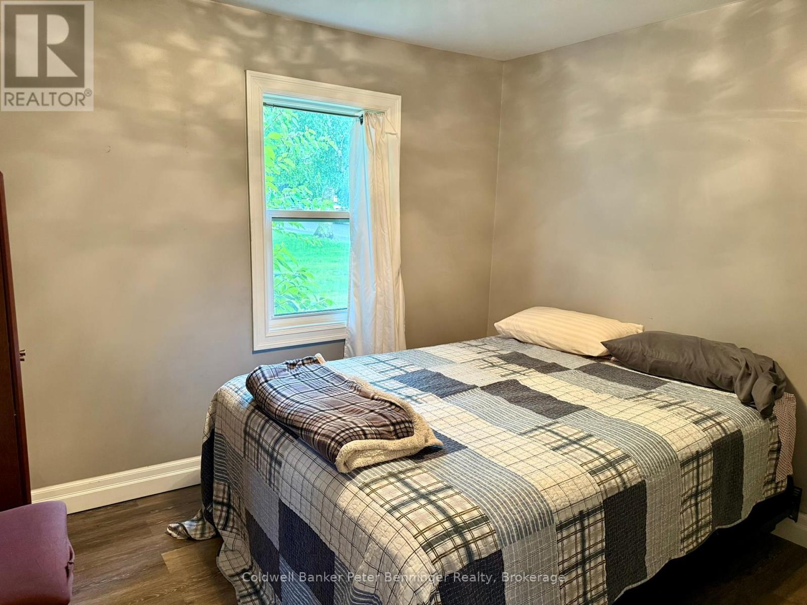 Bedroom - 582 9Th Street, Hanover, ON - Indoor Photo Showing Bedroom