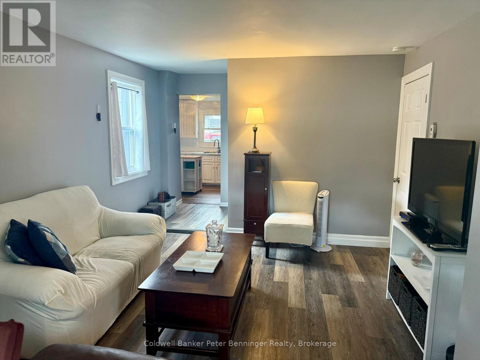 Living room - 582 9Th Street, Hanover, ON - Indoor Photo Showing Living Room