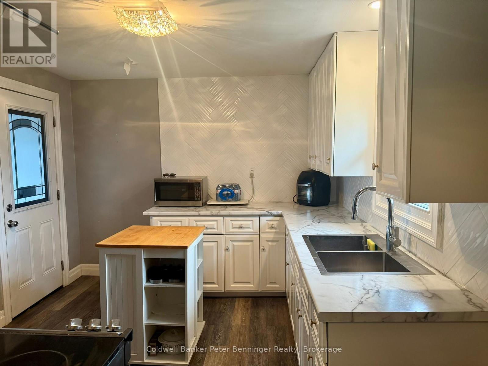 Kitchen - 582 9Th Street, Hanover, ON - Indoor Photo Showing Kitchen With Double Sink