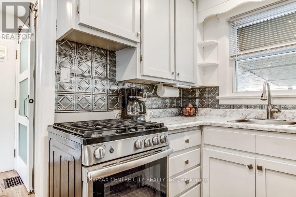 26 Brock Street, St. Thomas, ON - Indoor Photo Showing Kitchen