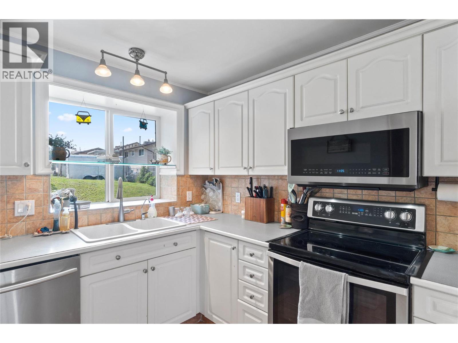 254 Alder Drive, Logan Lake, BC - Indoor Photo Showing Kitchen With Double Sink