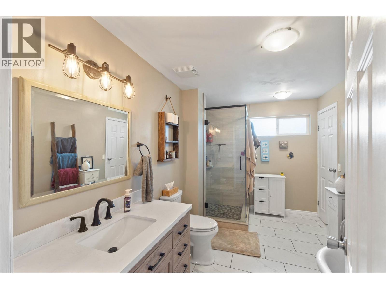 254 Alder Drive, Logan Lake, BC - Indoor Photo Showing Bathroom