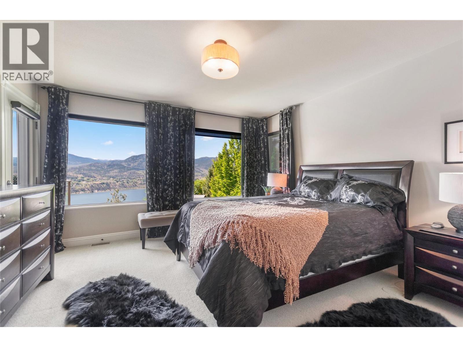 153 Apple Road, Okanagan Falls, BC - Indoor Photo Showing Bedroom