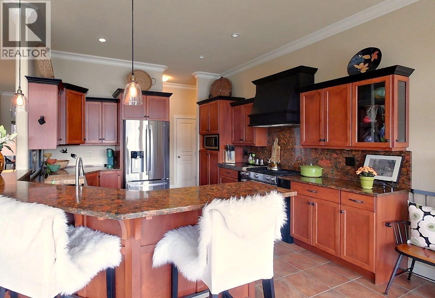 153 Apple Road, Okanagan Falls, BC - Indoor Photo Showing Kitchen