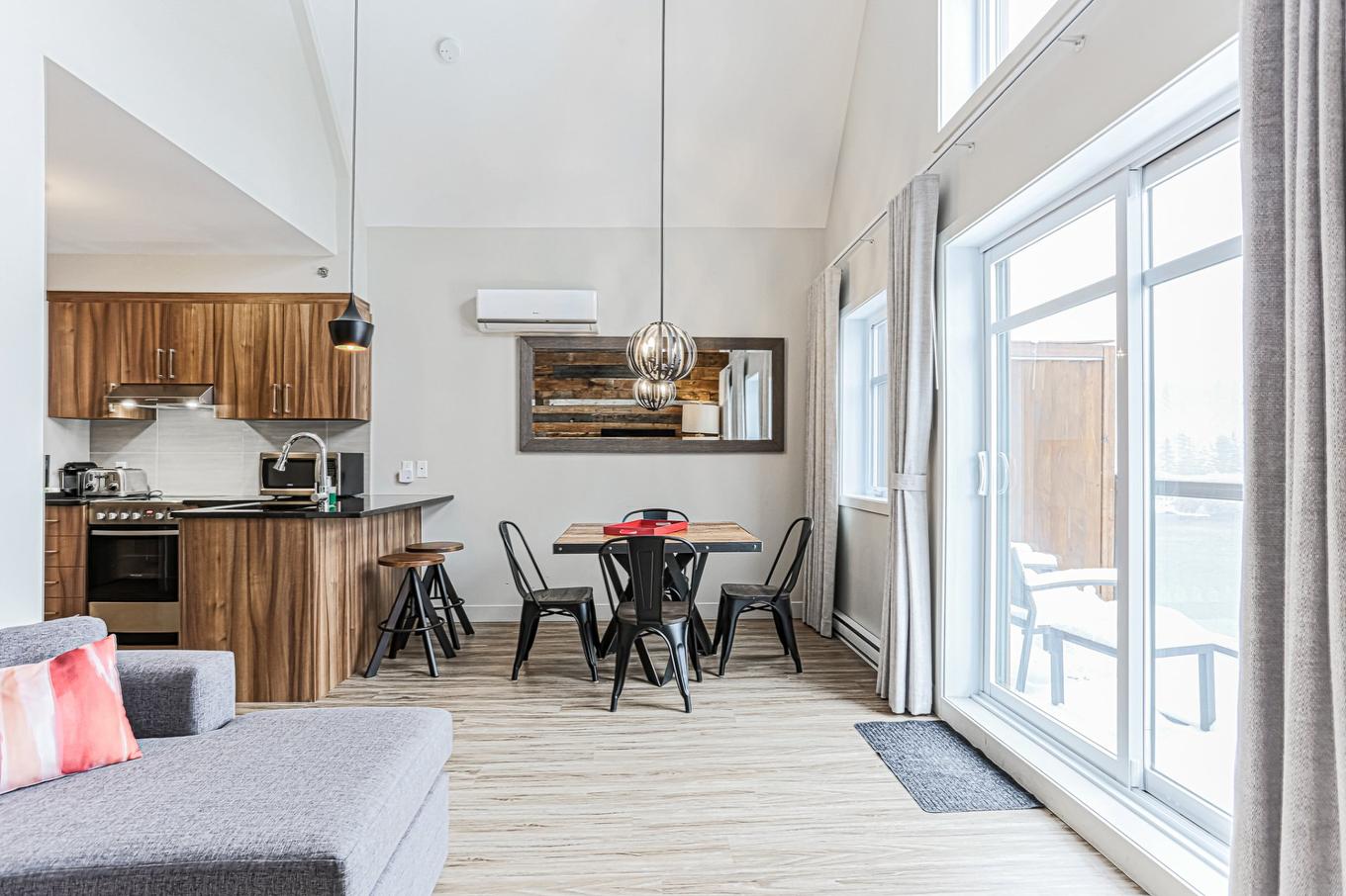 Vue d'ensemble - 312-50 Ch. Masson, Sainte-Marguerite-Du-Lac-Masson, QC - Indoor Photo Showing Dining Room