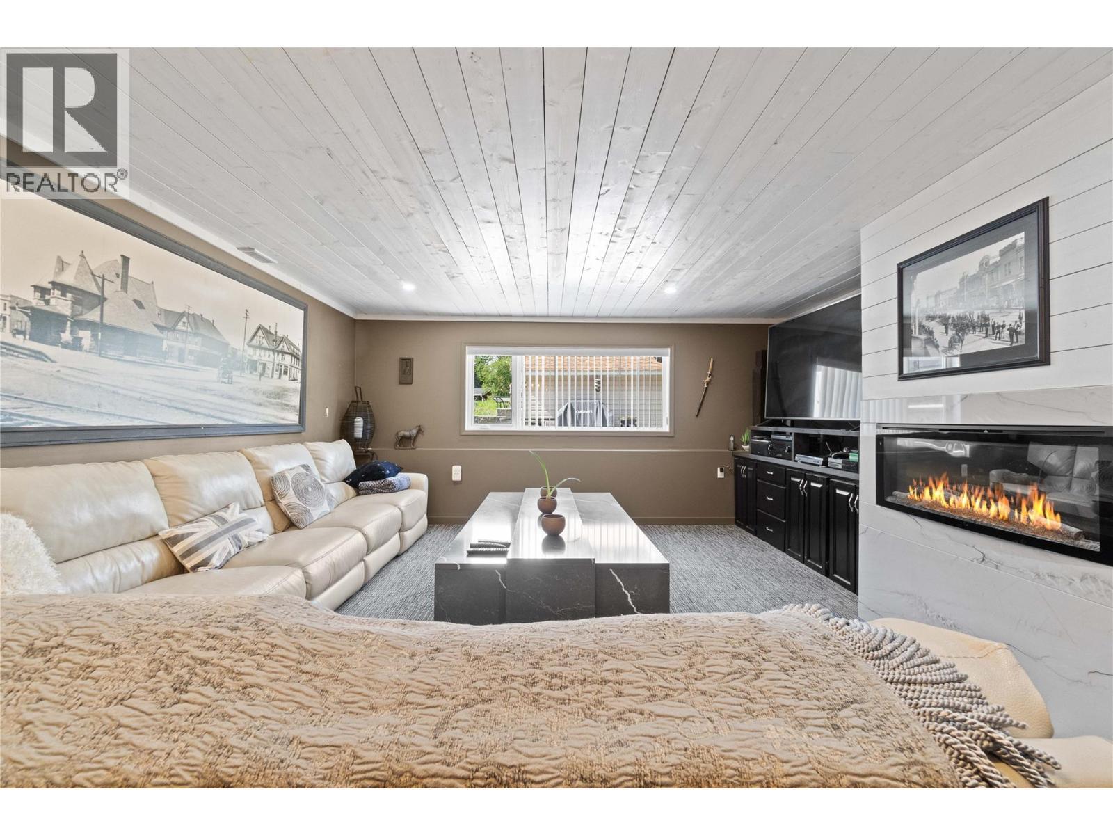 2449 Waverly Place, Blind Bay, BC - Indoor Photo Showing Living Room With Fireplace