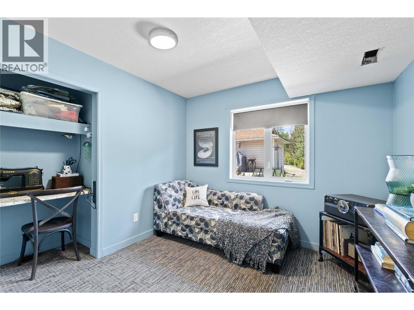 2449 Waverly Place, Blind Bay, BC - Indoor Photo Showing Bedroom