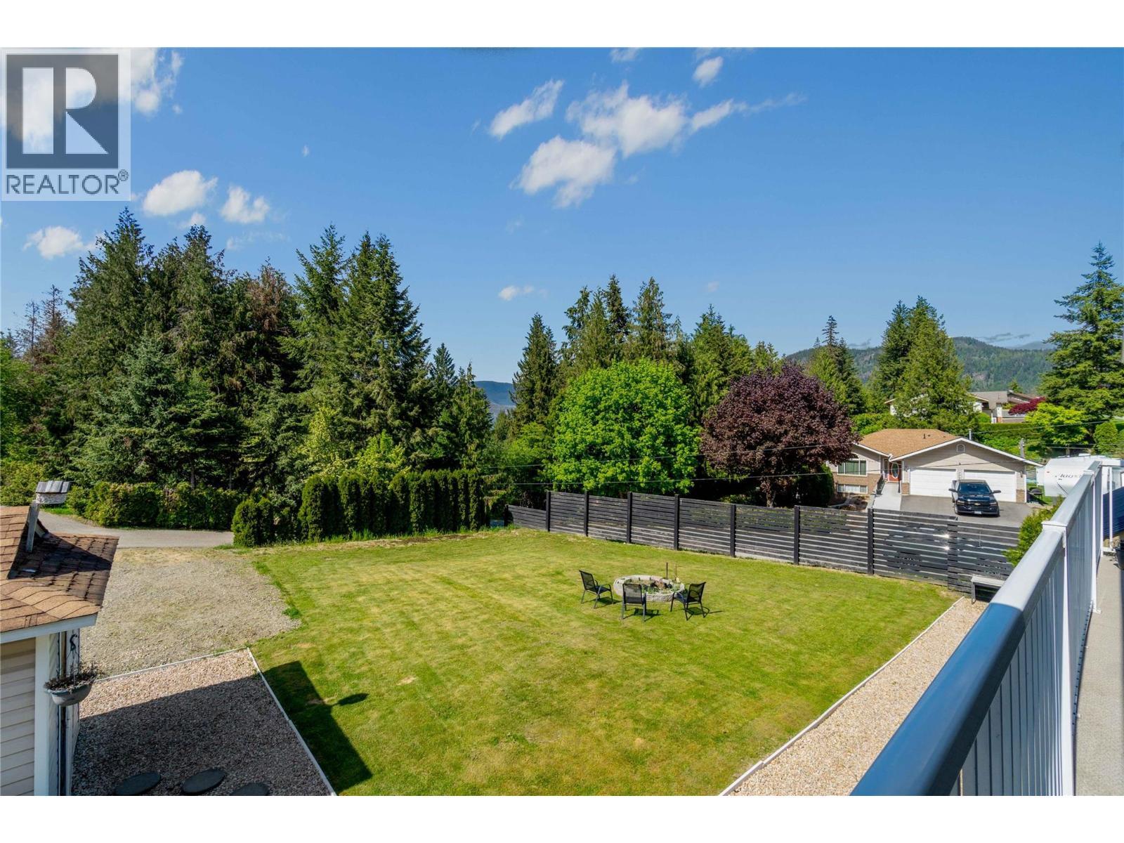 2449 Waverly Place, Blind Bay, BC - Outdoor