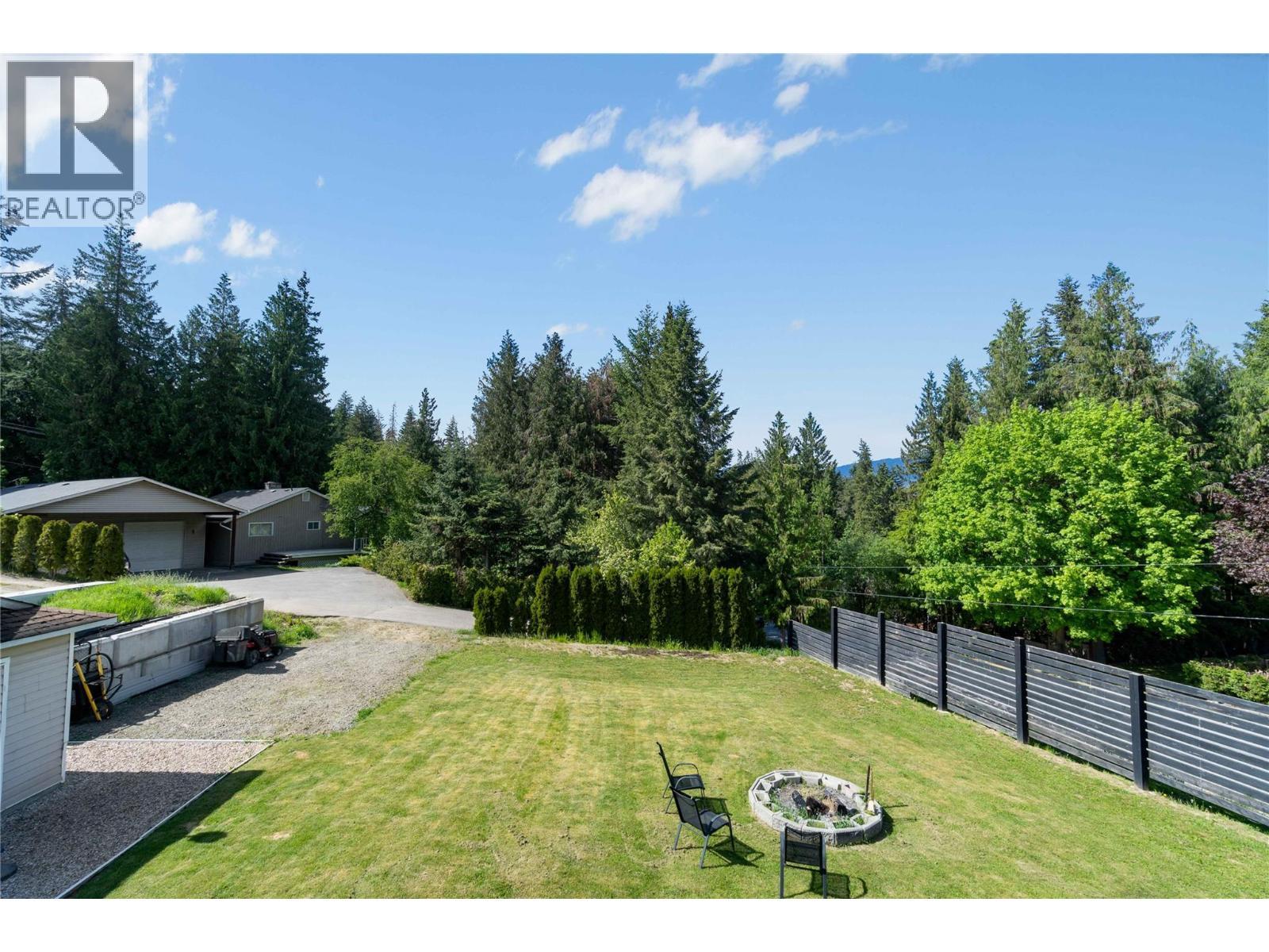 2449 Waverly Place, Blind Bay, BC - Outdoor