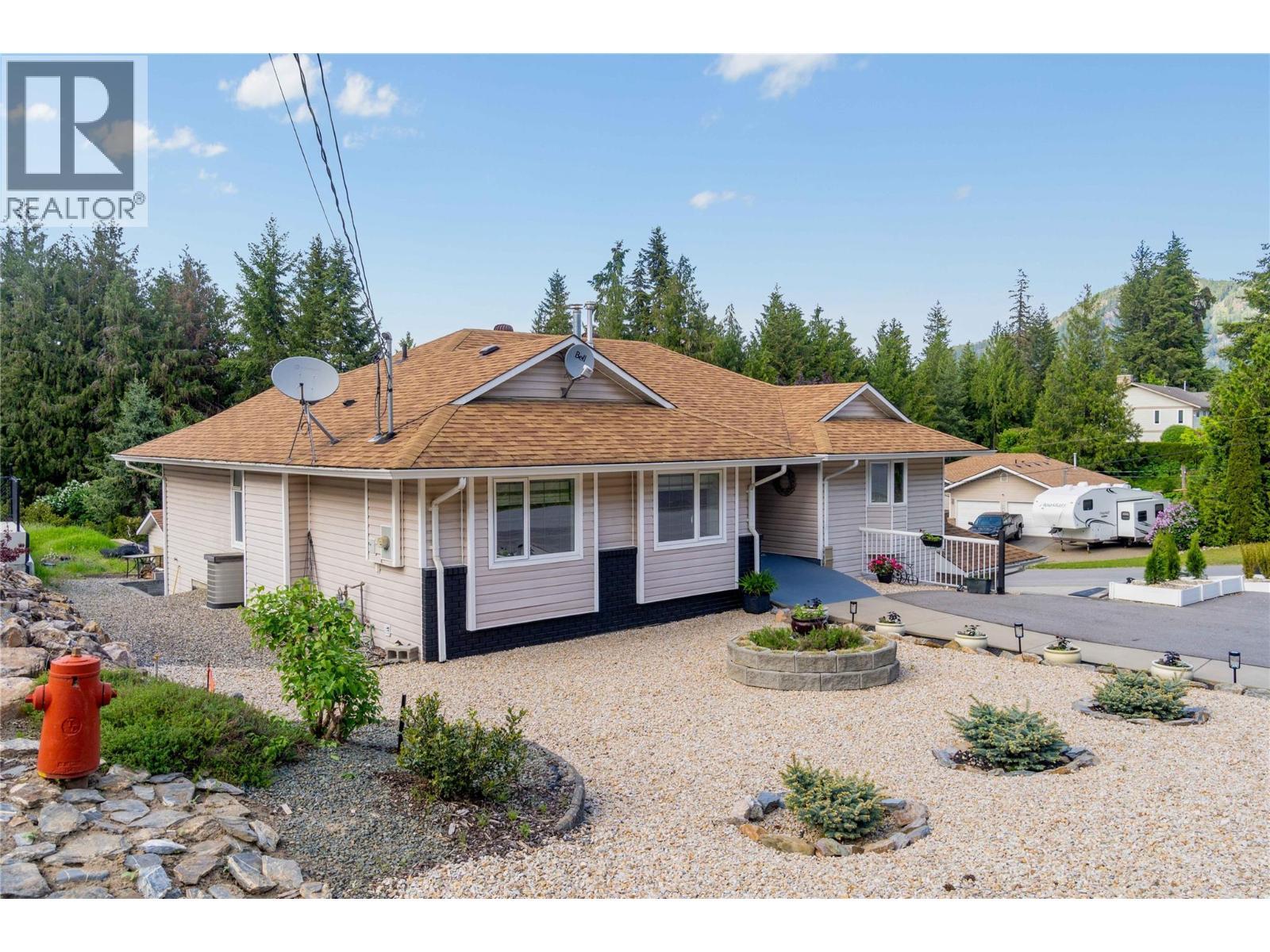 2449 Waverly Place, Blind Bay, BC - Outdoor