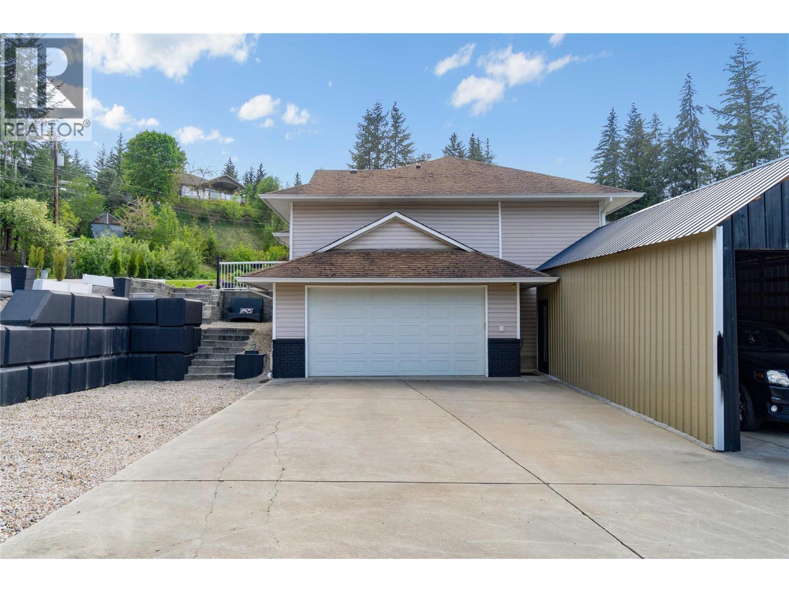 2449 Waverly Place, Blind Bay, BC - Outdoor