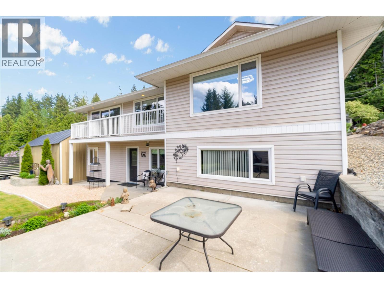 2449 Waverly Place, Blind Bay, BC - Outdoor