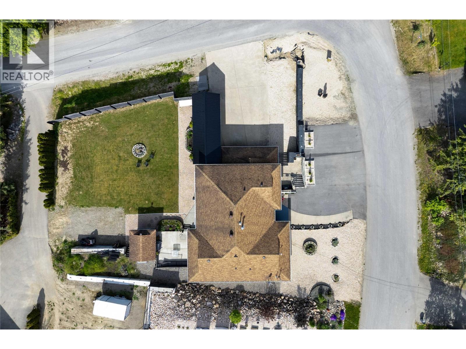 2449 Waverly Place, Blind Bay, BC - Outdoor